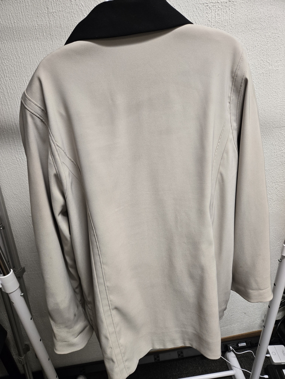 Jones New York Women's Waterproof Beige Rain Jacket - Picture 2 of 4
